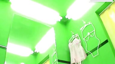 Bạn gái xinh xắn phá trinh gái nga tay
