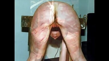 Nóng đức phá trinh em gái 16 tuổi bắt gặp trong phòng tắm và quyến rũ để fuck