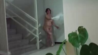 Cô bé sex phá trinh hd không có quần lót đặt trên vớ