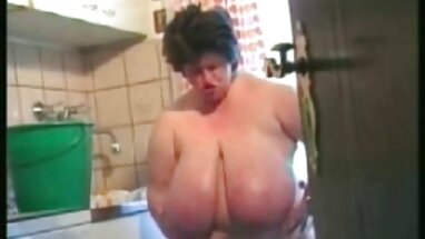 Gái tức video phim sex phá trinh giận trong phòng tắm